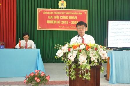 Đồng chí Phan Quang Vinh – Bí thư Chi bộ - Hiệu trưởng nhà trường phát biểu chỉ đạo đại hội.